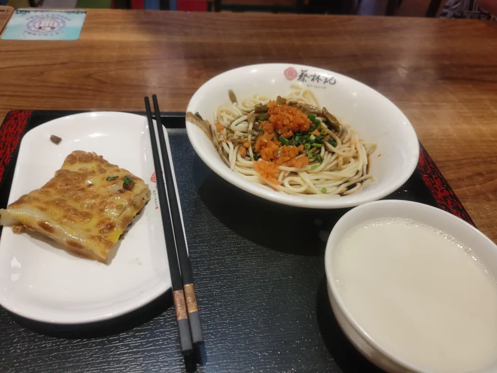 Hot dry noodles with doupi, a classic Wuhan guozao breakfast